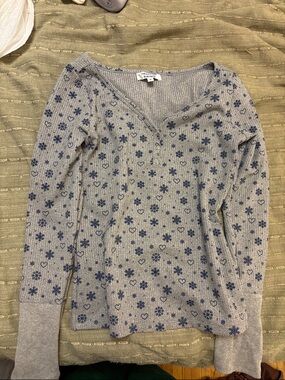 Frankie's Bikinis Heather Gray & Navy Snowflake Heart Henley